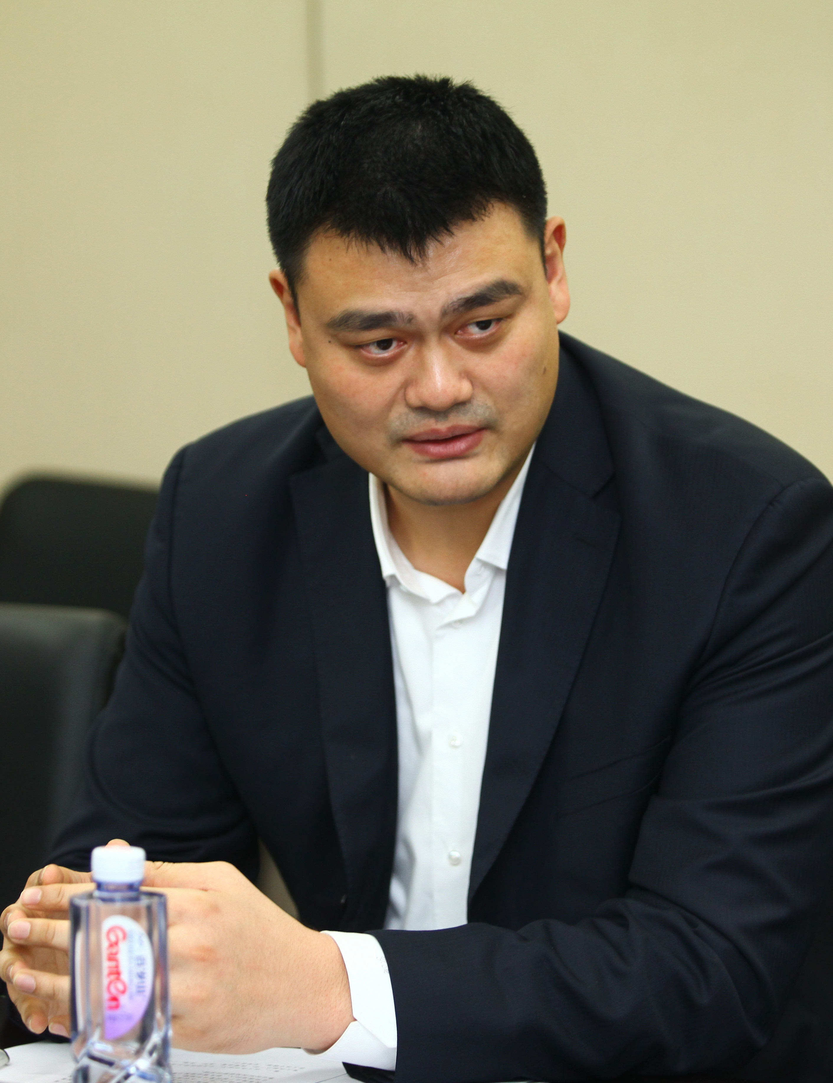 去压迫对手
